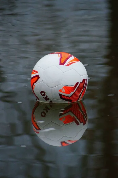 Missed Soccer Floats River Nidda Beautiful Reflections Splash Color Rainy — Stock Photo, Image