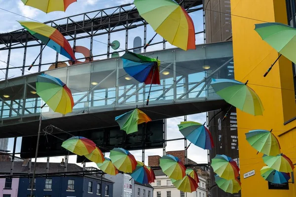 Bunte Regenschirme Schmücken Die Bars Times Square Der Stadt Newcastle — Stockfoto