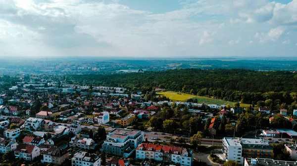Een Antenne Uitzicht Praag Voorsteden Namiddag Hel Tegen Blauwe Bewolkte — Stockfoto