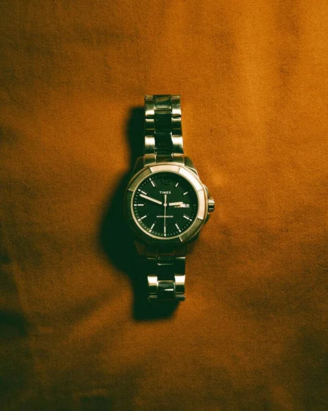 Timex Horloge Foto Bruine Achtergrond — Stockfoto