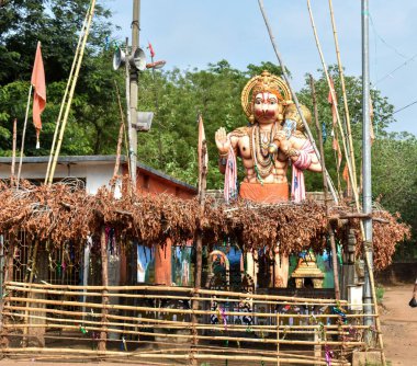 Tanrı Hanuman putları ya da Hanuman Jayanti festivali için Hindistan 'da bir heykel.