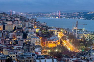 İstanbul, Türkiye 'deki Şehitler Köprüsü' nün havadan görüntüsü