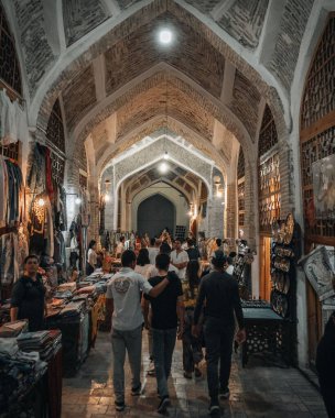 Buhara Özbekistan 'daki gece pazarının güzel bir fotoğrafı.