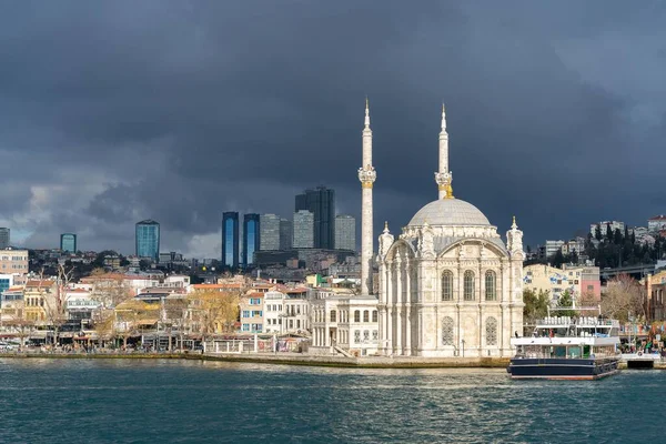 Uma Vista Grande Mesquita Mecidiye Istambul Turquia Dia Nublado — Fotografia de Stock