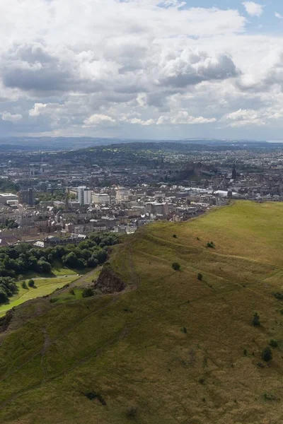 Eine Vertikale Luftaufnahme Der Stadtlandschaft Von Edinburgh Schottland Großbritannien Unter — Stockfoto