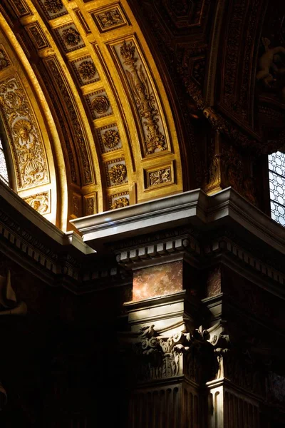 Wspaniała Sztuka Architektura Kościoła Rzymskokatolickiego — Zdjęcie stockowe