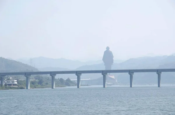 Statue Unité Sur Rive Rivière Narmada Statue Colossale Militant Indien — Photo