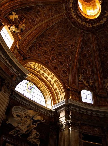 Wspaniała Sztuka Architektura Kościoła Rzymskokatolickiego — Zdjęcie stockowe