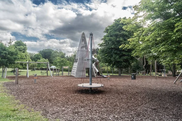 スタッフォードシャーレイクサイド楽しい夏の遊び場の風景 ストークオントレント英国 — ストック写真