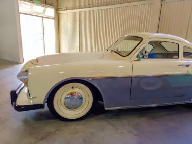 Eski Coupe INSTITEC Justicialista Gran Sport 1953-1955. Yan görüş. Plastik gövde. Yan görüş. IAME Klasik Araba Fuarı