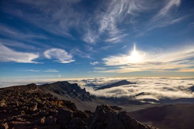 Hawaii, Maui 'deki Haleakala Ulusal Parkı' nda Haleakala krateri gündoğumu