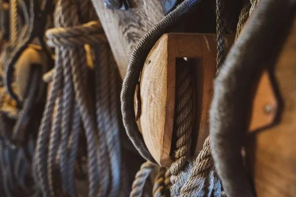 Los Detalles Las Cuerdas Del Buque Carga Holandés Del Este — Foto de Stock