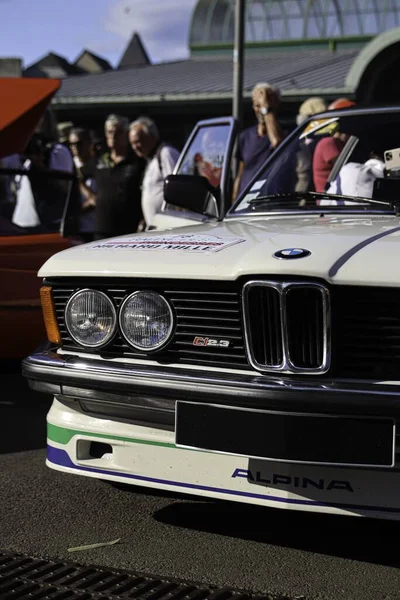 Pionowy Widok Samochodu Bmw Serii Podczas Imprezy Rallye Des Princesses — Zdjęcie stockowe