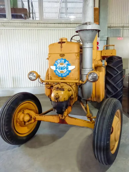 Alter Gelber Landwirtschaftlicher Traktor Iame Pampa Aus Den 50Er Jahren — Stockfoto