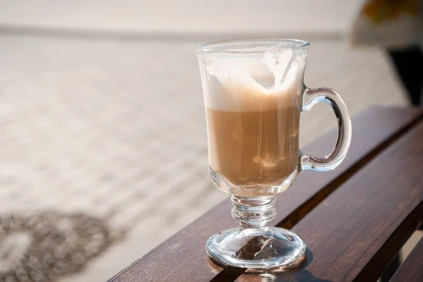 Ein Irisches Kaffeeglas Auf Einem Holztisch — Stockfoto