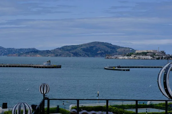 Ein Malerischer Blick Auf Die Insel Alcatraz Mit Felsigen Bergen — Stockfoto