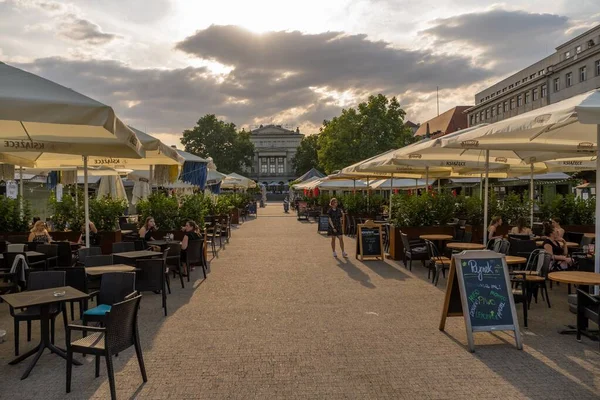 Una Calle Con Bares Restaurantes Aire Libre Plaza Plac Wolnosci —  Fotos de Stock