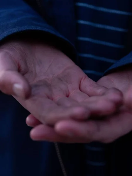 Vertical Closeup Dirty Hands Worker Man Hard Work — Stock Photo, Image