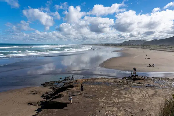 Uma Bela Vista Praia Muriwai Dia Ensolarado Nova Zelândia — Fotografia de Stock