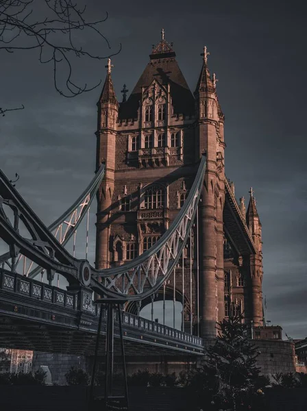 Londra Daki Tower Köprüsü Nün Karanlık Manzarası — Stok fotoğraf