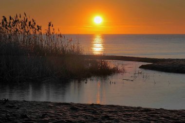 Huzurlu Ukraynalı Mariupol 'de gün batımı