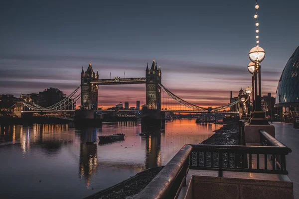 Ponte Torre Sobre Rio Tâmisa Crepúsculo Londres Inglaterra — Fotografia de Stock