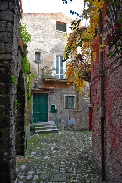 Tiro Vertical Beco Estreito Com Arquitetura Medieval Caiazzo Itália — Fotografia de Stock