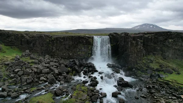 Lélegzetelállító Kilátás Oxarfoss Vízesés Ellen Szürke Felhős Izlandon — Stock Fotó