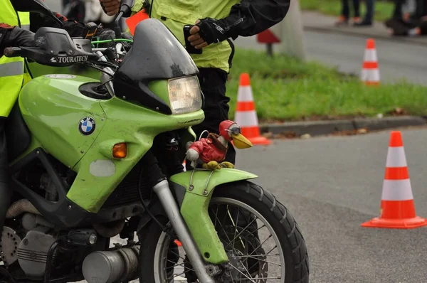 Pelikan Błotniku Zielonego Motocykla Bmw Rating Niemcy — Zdjęcie stockowe
