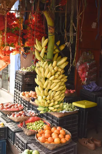 Gros Plan Sur Des Tiges Bananes Mûres Vendues Sur Marché — Photo