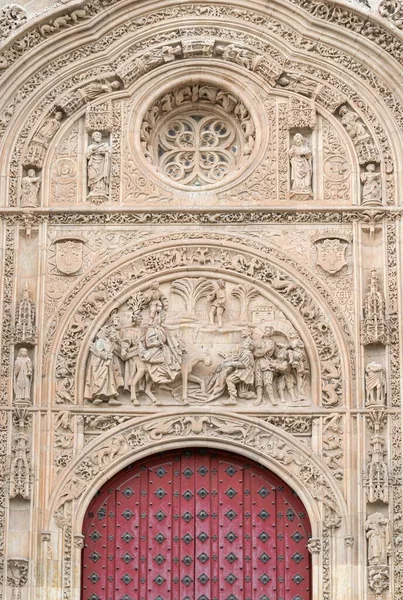 西班牙萨拉曼卡哥特式大教堂十六世纪花束之门 — 图库照片