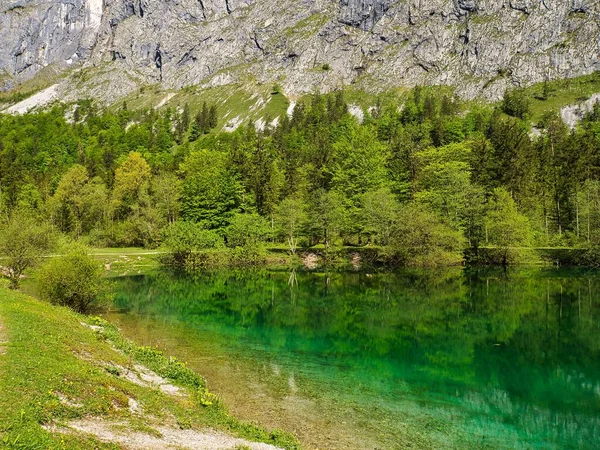 Ein Schöner Blick Auf Den Ruhigen See Mit Reflexion Der — Stockfoto