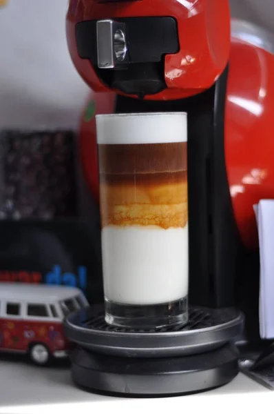 Vertical Closeup Three Layer Latte Macchiato Dolce Gusto Capsule Machine — Stock Photo, Image