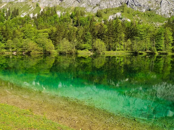 Ein Schöner Blick Auf Den Ruhigen See Mit Reflexion Der — Stockfoto