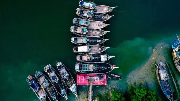 Une Vue Dessus Certain Nombre Bateaux Dans Eau Près Plage — Photo