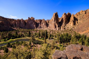 Birleşik Devletler, Oregon 'daki Smith Rock State Park' ın çarpıcı manzarası.