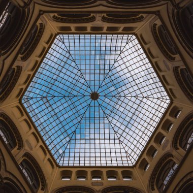 Avusturya, Viyana 'daki eski bir mimarinin alçak açısı