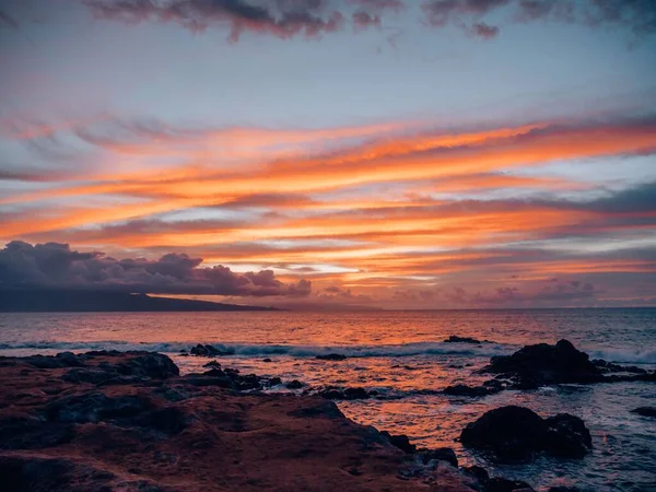 Ένα Δραματικό Ηλιοβασίλεμα Πάνω Από Θάλασσα Στο Μάουι Της Χαβάης — Φωτογραφία Αρχείου