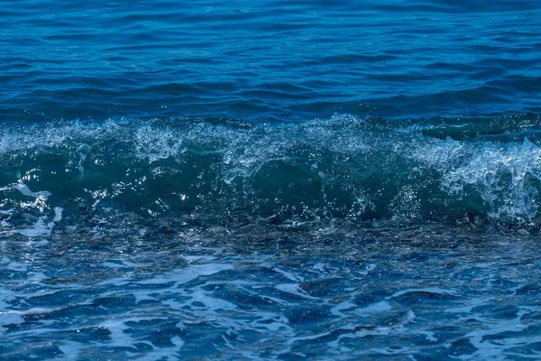 Les Vagues Océan Écrasent Sur Plage Sable Des Vagues Brisent — Photo