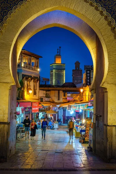 Toeristen Bij Blue Gate Abou Jounoud Nachts Fes Marokko — Stockfoto