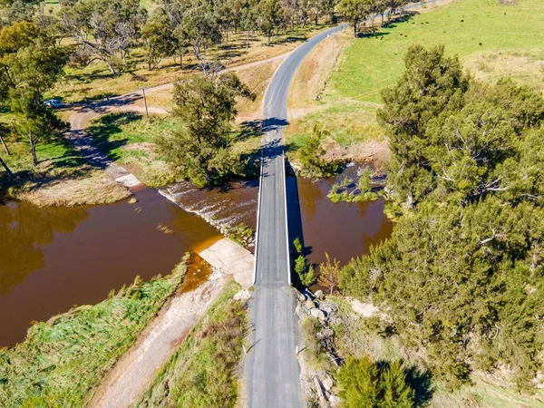 Грязная Река Мостом Окружении Зелени Новом Южном Уэльсе Австралия — стоковое фото