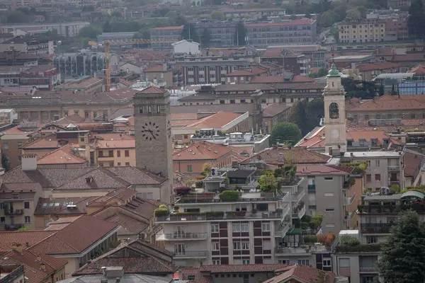 Een Vogelperspectief Van Bergamo Stad Italië Een Bewolkte Dag — Stockfoto