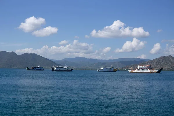 インドネシア北ロンボク島カヤンガン 2022年7月9日 Kayangan港に停泊するAsdpフェリー — ストック写真