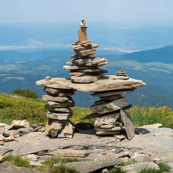 Stone Stack Balanced Stones Blurred Mountain Background — Stock Photo, Image