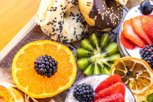 Closeup Assorted Fruits Cheese Bread Dessert Platter — Stock Photo, Image