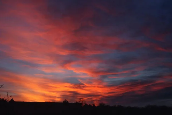 Dramatik Bir Günbatımında Güzel Bir Bulut — Stok fotoğraf