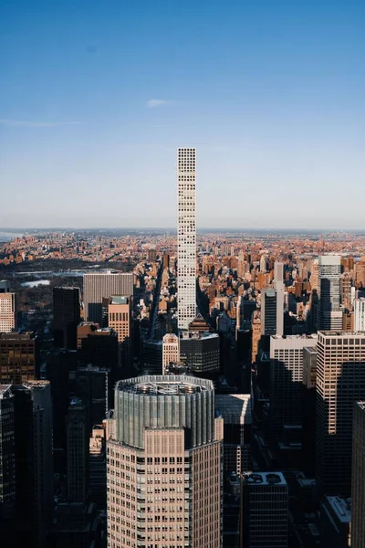 晴れた日にニューヨーク市の垂直方向の景色 — ストック写真