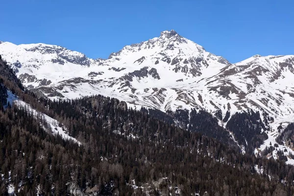 スイスの美しい山岳風景の魅惑的な景色 — ストック写真