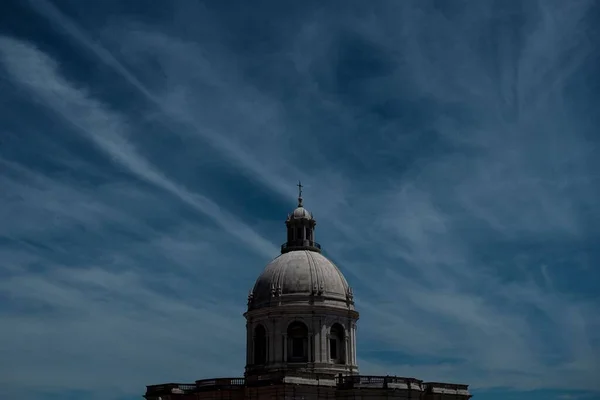 Vista Perto Topo Panteão Nacional Com Céu Azul Fundo — Fotografia de Stock