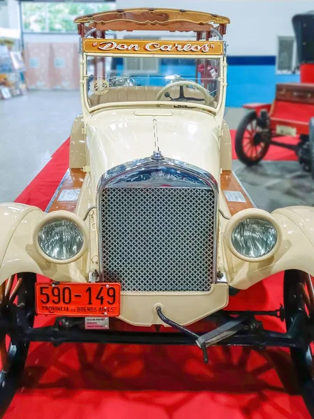 Shot Old Cream Ford Model Milk Truck 1926 Front View — Stock Photo, Image